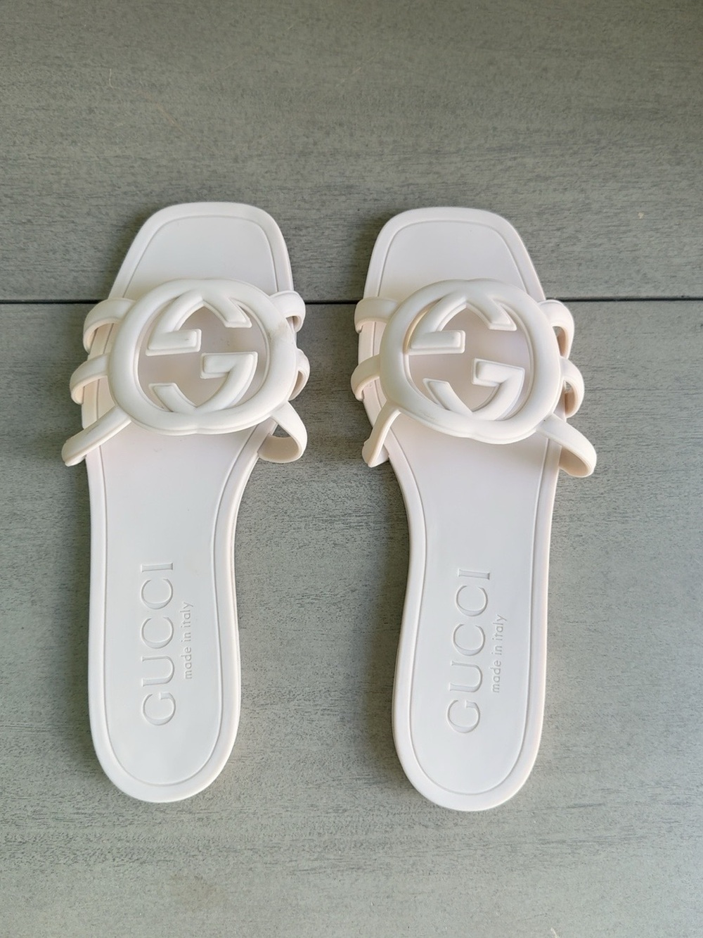 Gucci Women’s Interlocking G Rubber Slide Sandals in Mystic White Made in Italy
